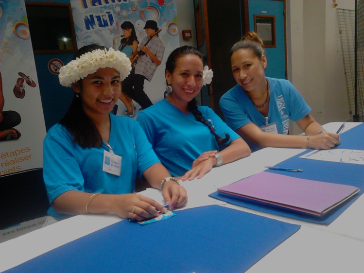 Si vous avez des questions sur les emplois dans le secteur bancaire, l'équipe de la banque de Tahiti est à votre disposition. Si vous avez des questions sur les emplois dans le secteur bancaire, l'équipe de la banque de Tahiti est à votre disposition.