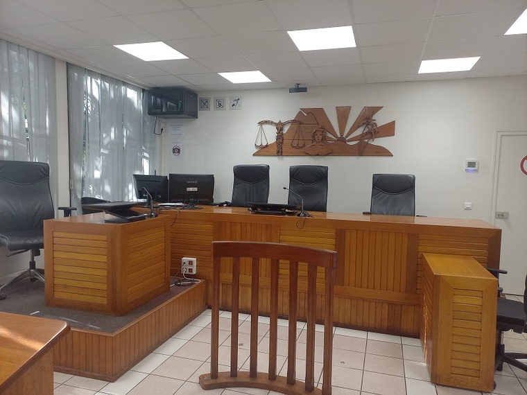 6 ans ferme et un mandat d’arrêt pour le père incestueux 6 ans ferme et un mandat d’arrêt pour le père incestueux