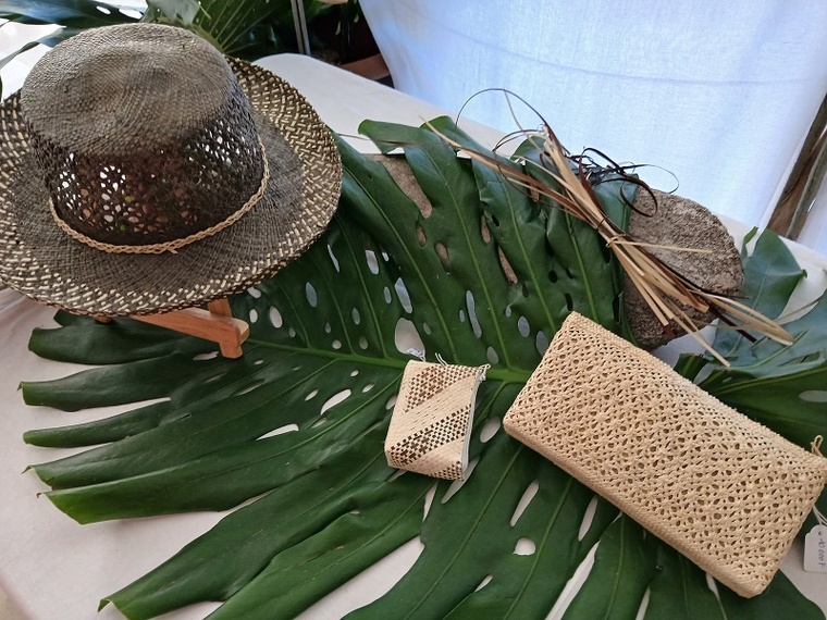 Le tressage miniature de Rimatara s'expose à l'assemblée Le tressage miniature de Rimatara s'expose à l'assemblée