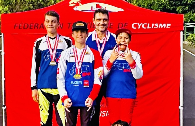 Une partie des lauréats de la Coupe de Tahiti de BMX 2025. Une partie des lauréats de la Coupe de Tahiti de BMX 2025.