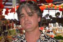 Bertrand, 45 ans, architecte. Bertrand, 45 ans, architecte.