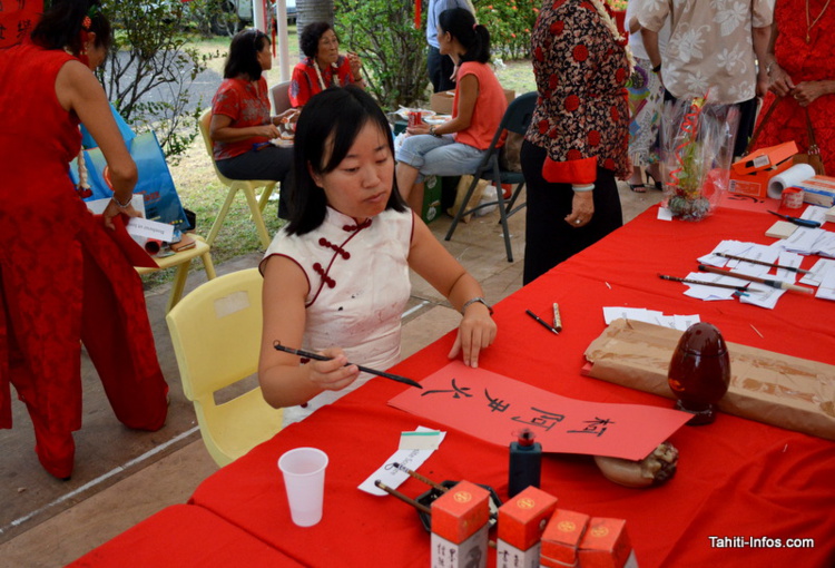 Atelier calligraphie pour avoir sa propre bénédiction en chinois.
