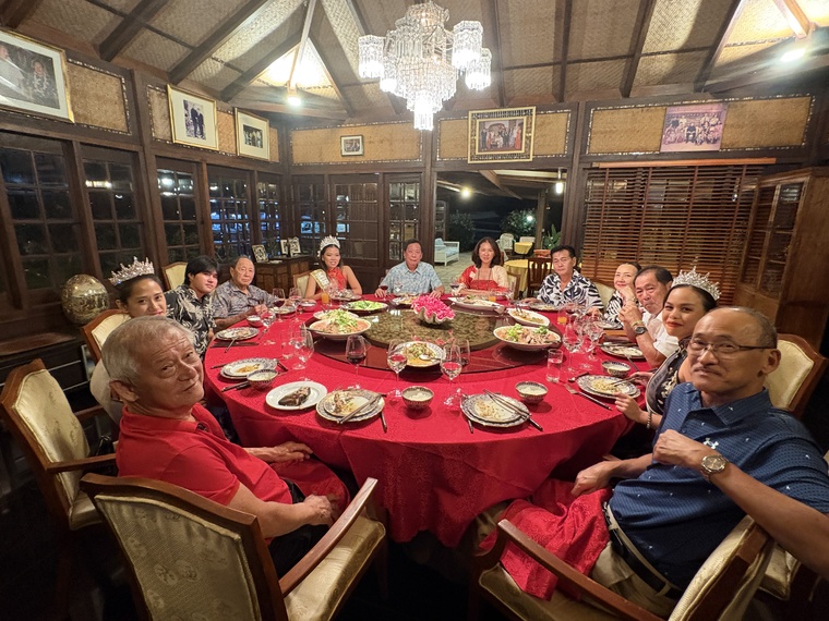 Les Miss Dragon invitées chez Robert Wan Les Miss Dragon invitées chez Robert Wan