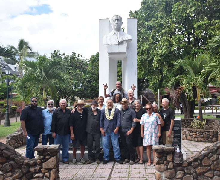 L’ensemble des membres de la principauté Pomare XI réunis pour le devoir de mémoire.
