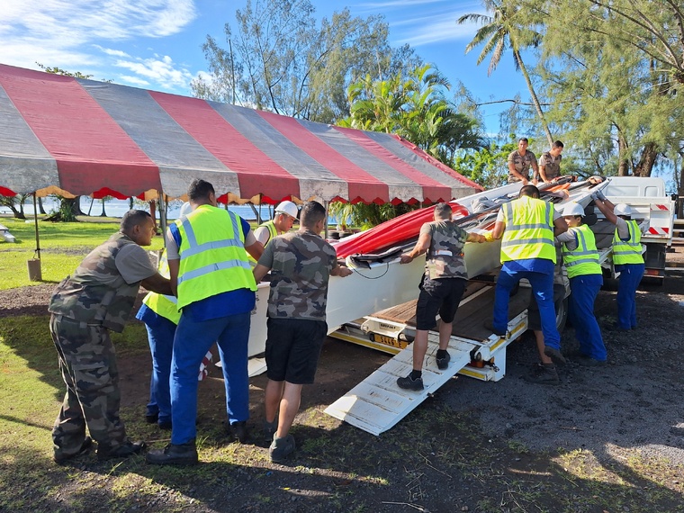 La goélette est arrivée à bon port. La goélette est arrivée à bon port.