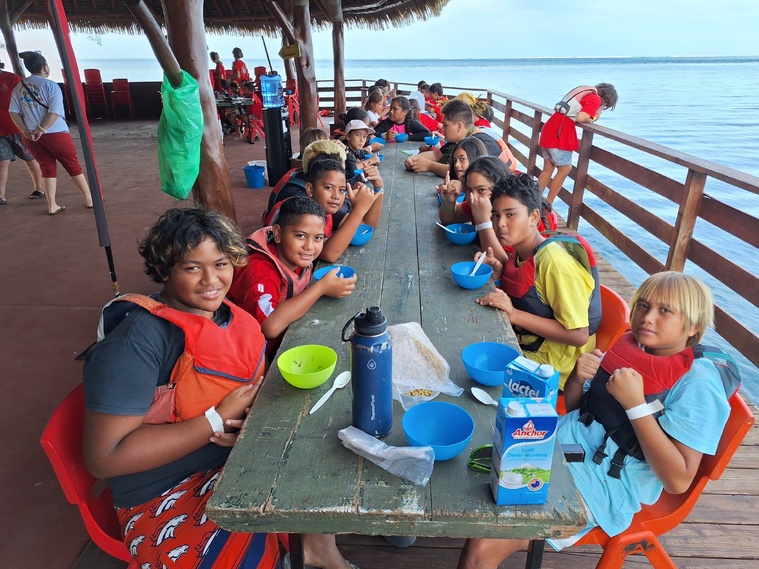 Un bon petit déjeuner avant de prendre le large. Un bon petit déjeuner avant de prendre le large.