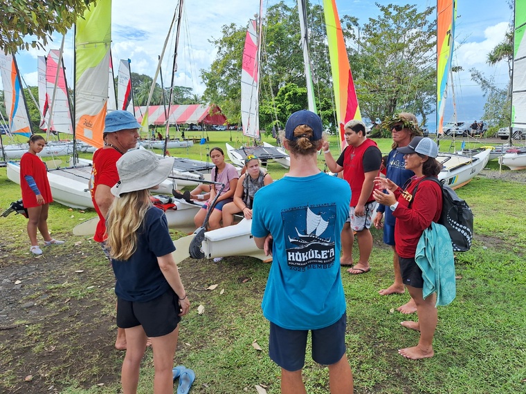 L’équipage a pris le temps d’échanger avec les jeunes. L’équipage a pris le temps d’échanger avec les jeunes.