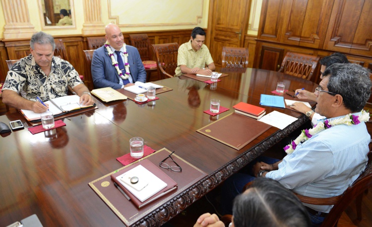 Le Président Edouard Fritch rencontre le Consul général de la Nouvelle-Zélande à Nouméa Le Président Edouard Fritch rencontre le Consul général de la Nouvelle-Zélande à Nouméa