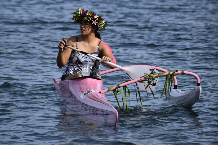 Les couronnes et les pāreu étaient de rigueur. Les couronnes et les pāreu étaient de rigueur.