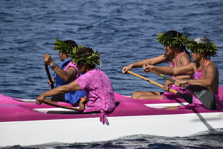 Les parava’a et l’association Amazones Pacific se sont joints à cette première journée. Les parava’a et l’association Amazones Pacific se sont joints à cette première journée.
