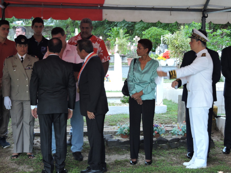 François Hollande s'est entretenu avec la famille de Pouvana'a a Oopa François Hollande s'est entretenu avec la famille de Pouvana'a a Oopa