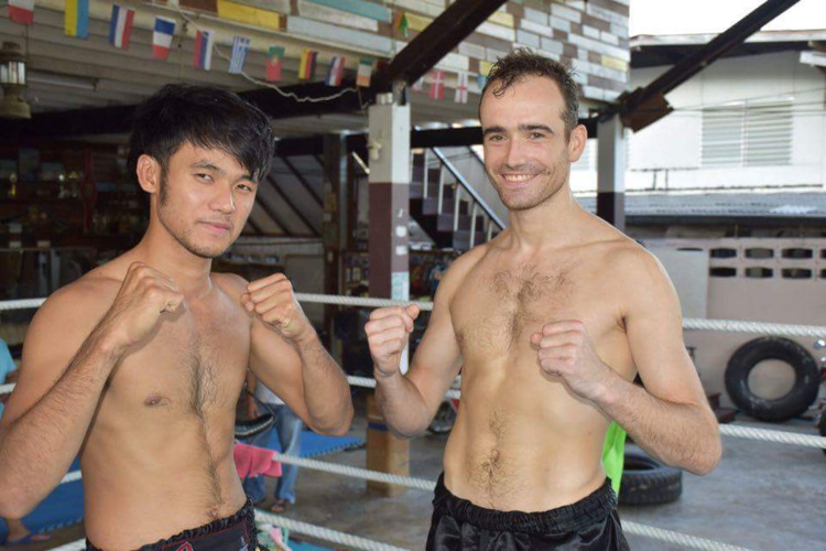 Benjamin Desnos dans son camp d'entrainement (à droite) Benjamin Desnos dans son camp d'entrainement (à droite)