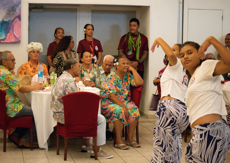 En plus d'un repas gastronomique, les jeunes du SNU ont préparé un vrai spectacle composé de chants et de danses. En plus d'un repas gastronomique, les jeunes du SNU ont préparé un vrai spectacle composé de chants et de danses.