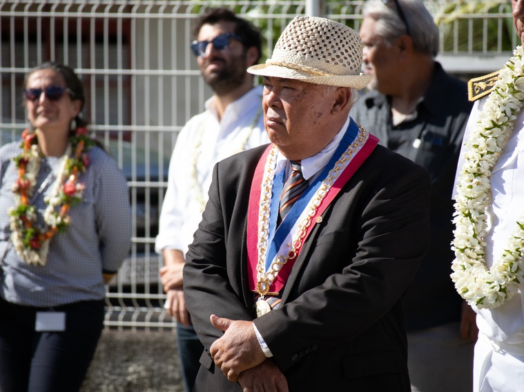 Le maire de Rurutu a profité de la venue du ministre et du président du Pays pour dérouler une liste bien fournie de voeux et revendications en faveur de sa commune et de l'archipel.