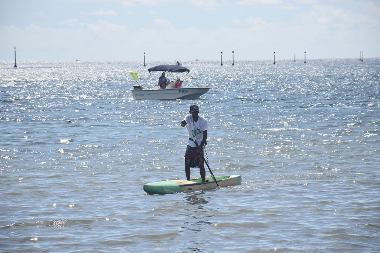 Niuhiti Buillard remporte la course de stand up paddel organisée entre Mahina et Pirae. Niuhiti Buillard remporte la course de stand up paddel organisée entre Mahina et Pirae.