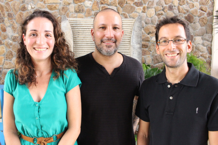 Sabrina et Guillaume Bessaa qui lancent la plateforme de crowdfunding locale Hotu Pacifique et Emmanuel Schneider, consultant en webmarketing.