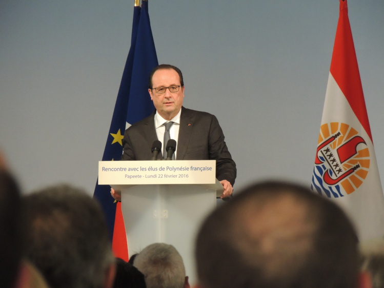 François Hollande, face aux élus polynésiens. François Hollande, face aux élus polynésiens.