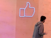AFP / TOBIAS SCHWARZ Le fameux "like" du réseau social Facebook, à Berlin le 24 février 2016 AFP / TOBIAS SCHWARZ Le fameux "like" du réseau social Facebook, à Berlin le 24 février 2016