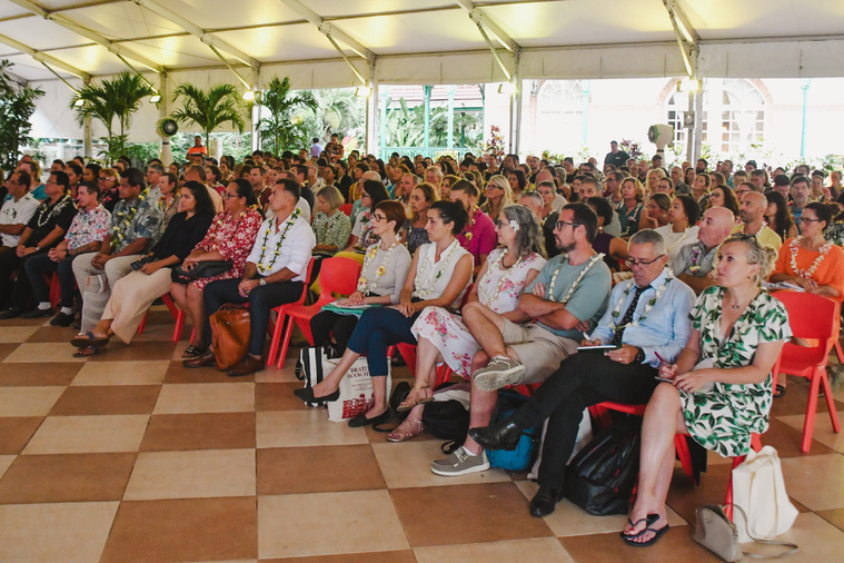 Pour cette année, ils sont 186 mis à disposition et 60 enseignants titulaires locaux à intégrer le système éducatif polynésien. Pour cette année, ils sont 186 mis à disposition et 60 enseignants titulaires locaux à intégrer le système éducatif polynésien.
