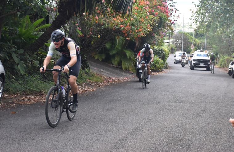 Le sprint final à l’arrivée de la fourche a été intense entre Rodrigue Lozinguez, Kahiri Endeler et Mehdi Gabrillargues.