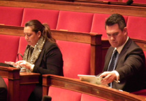 Maina Sage et Jean-Paul Tuaiva dans l'hémicycle de l'assemblée nationale. Maina Sage et Jean-Paul Tuaiva dans l'hémicycle de l'assemblée nationale.
