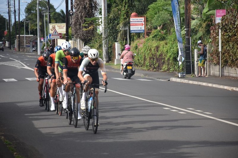 Le peloton s’est maintenu à égale distance des leaders durant toute la course.