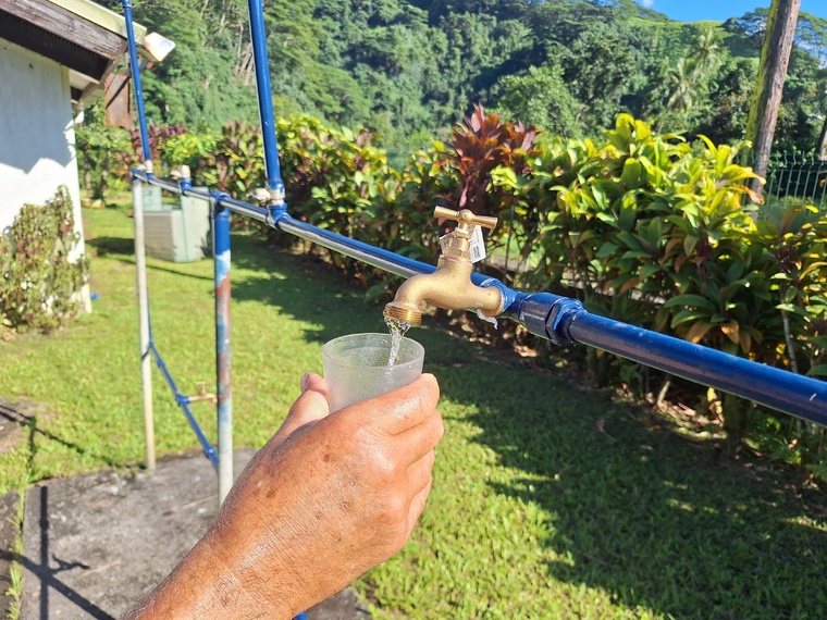 Le réseau d’eau dédié à la consommation a été peint en bleu. Le réseau d’eau dédié à la consommation a été peint en bleu.