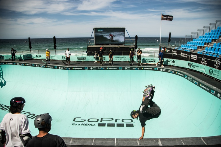 Une rampe de skate a été construite près du spot