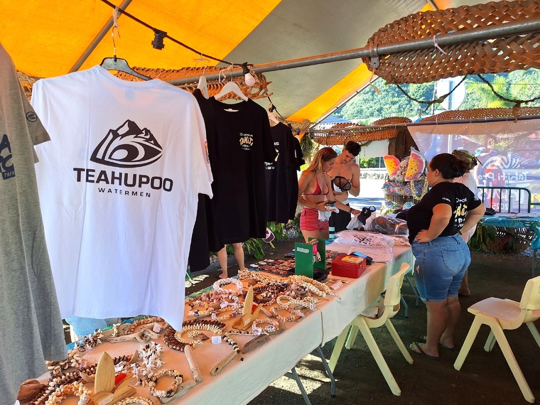 Ruée sur les produits dérivés au PK 0 (Crédit : Anne-Charlotte Lehartel).