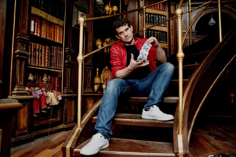 Xavier Mortimer, star mondiale de la magie, sera à Tahiti pour le festival Te Moe. (Crédit photo : FB Xavier Mortimer)