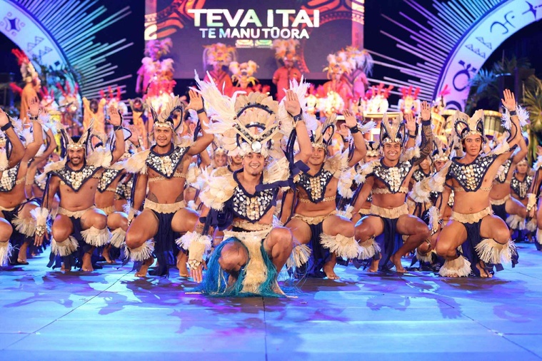 Retour gagnant avec Teva i Tai pour le chef répétiteur des tāne et ra’atira ti’ati’a (Crédit : DR). Retour gagnant avec Teva i Tai pour le chef répétiteur des tāne et ra’atira ti’ati’a (Crédit : DR).