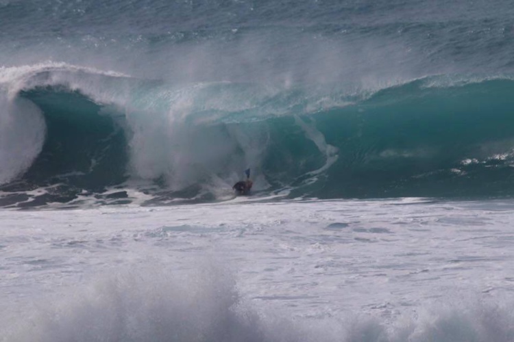 La vague qui a failli être fatale au bodyboardeur du New Jersey La vague qui a failli être fatale au bodyboardeur du New Jersey
