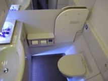 Bientôt des toilettes auto-nettoyantes bactéricides dans des Boeing Bientôt des toilettes auto-nettoyantes bactéricides dans des Boeing