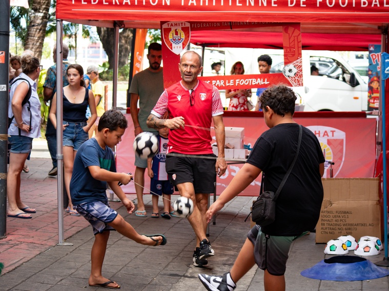 Des stands ont été répartis de la Cathédrale Notre-Dame au parc Bougainville, en passant par le front de mer, le centre Vaima et le Quartier du Commerce. ©DM Des stands ont été répartis de la Cathédrale Notre-Dame au parc Bougainville, en passant par le front de mer, le centre Vaima et le Quartier du Commerce. ©DM