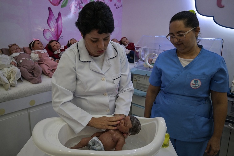 La folie mondiale des "bébé-reborn"