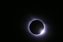 L'Indonésie prête pour une éclipse de Soleil avec des touristes du monde entier