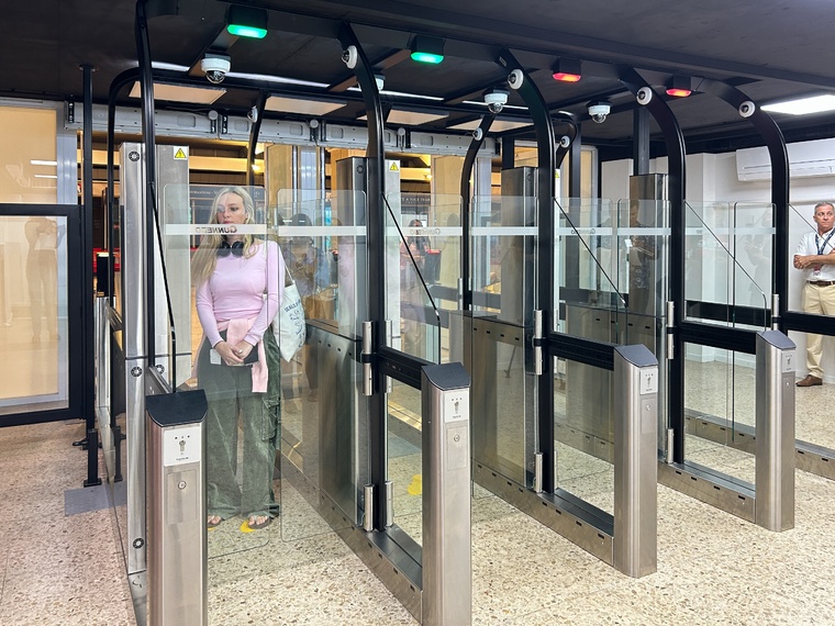 À pleine capacité, les quatre sas peuvent ainsi absorber près de 480 voyageurs par heure. ©DM À pleine capacité, les quatre sas peuvent ainsi absorber près de 480 voyageurs par heure. ©DM