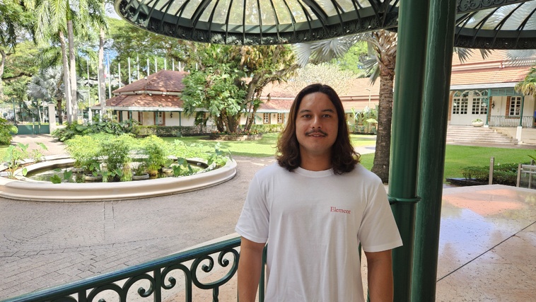 Alfred, jeune adulte atteint de trouble bipolaires mais au bagage universitaire solide. Alfred, jeune adulte atteint de trouble bipolaires mais au bagage universitaire solide.