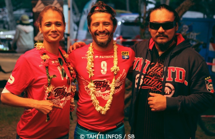 Jeff et Prisca avec Lizarazu. Teva Import sponsor du beach soccer également... Jeff et Prisca avec Lizarazu. Teva Import sponsor du beach soccer également...