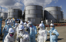 Du fait de l'accident de Fukushima, la région est découpée en fonction du niveau de radiation: sept localités (24.100 habitants partis) restent en tout ou partie interdites et inhabitables.