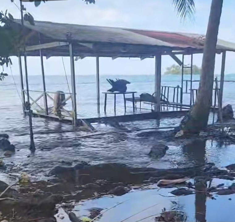 Le phénomène s’est accentué au Fenua ‘Aihere de Tautira, ce lundi (Crédit : Facebook/Tea Seigel). Le phénomène s’est accentué au Fenua ‘Aihere de Tautira, ce lundi (Crédit : Facebook/Tea Seigel).