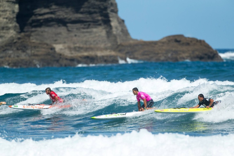 Du beau spectacle à Piha Beach pour la 2e épreuve © Scott Sinton Du beau spectacle à Piha Beach pour la 2e épreuve © Scott Sinton