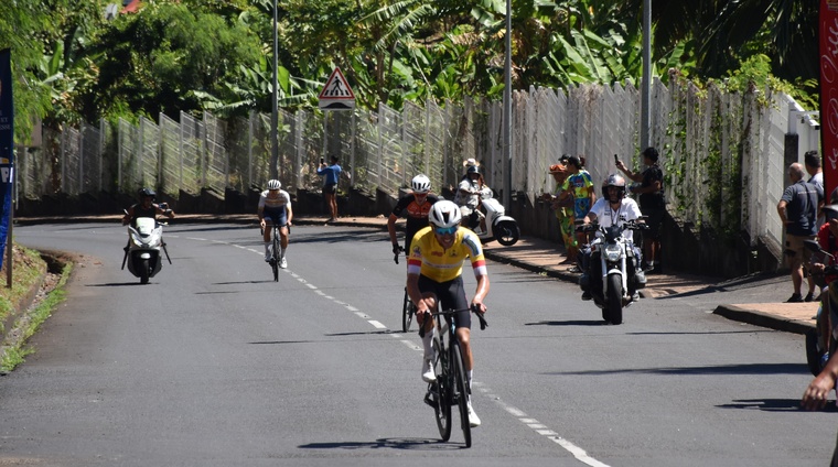 L’arrivée au cimetière de Erima à Arue a été l'une des grosses difficultées de l’étape. L’arrivée au cimetière de Erima à Arue a été l'une des grosses difficultées de l’étape.