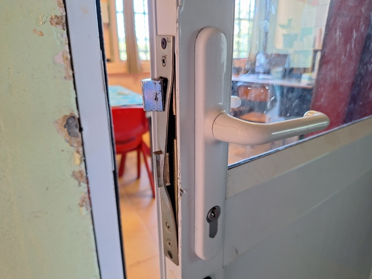 Le bureau de la directrice n’a pas été épargné.