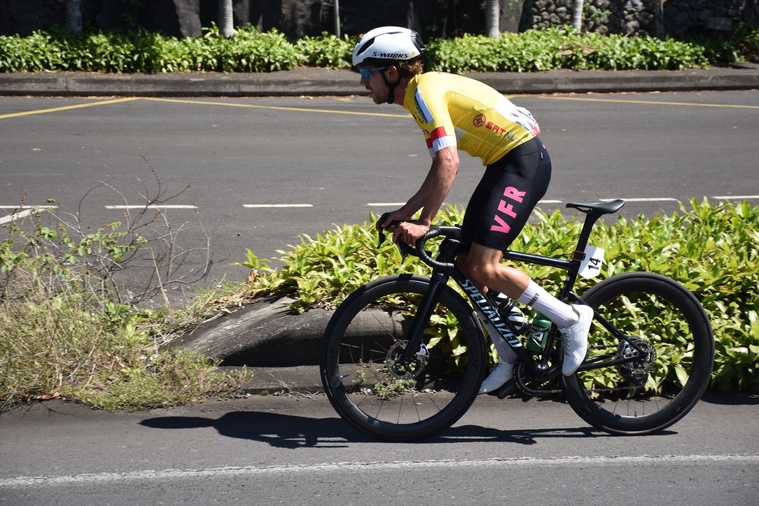 Quinn Felton conserve son maillot jaune avant la dernière étape. Quinn Felton conserve son maillot jaune avant la dernière étape.