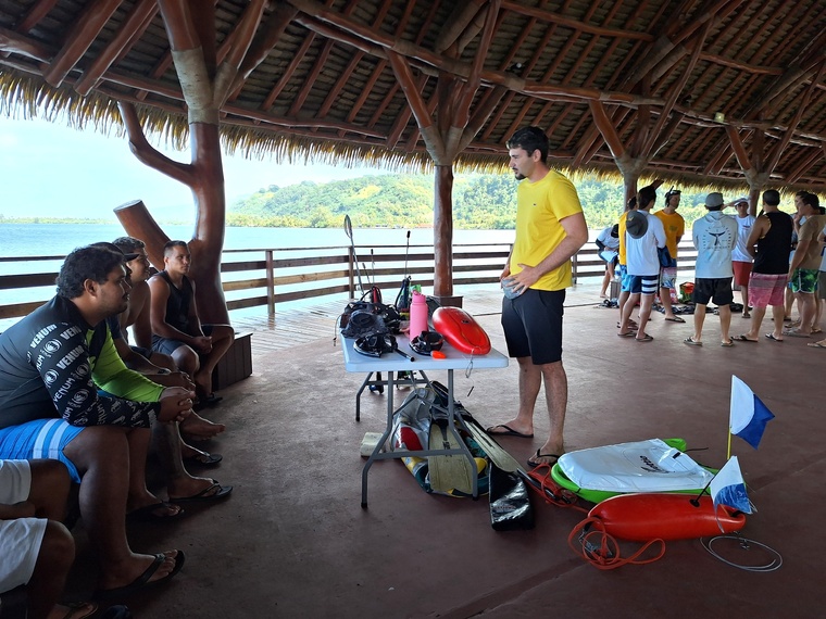La préparation du matériel, une étape incontournable avant chaque session de pêche. La préparation du matériel, une étape incontournable avant chaque session de pêche.
