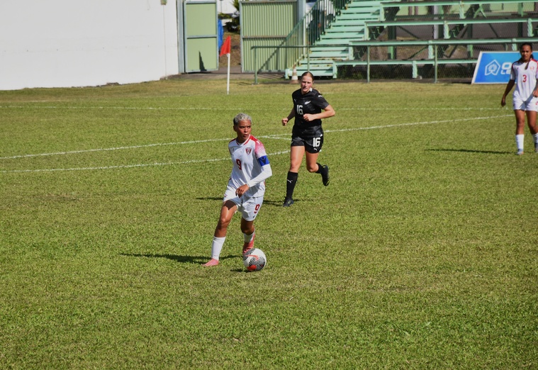 La capitaine Haranui Le Gayic a tenté mais le verrou néozélandais n’a pas sauté. La capitaine Haranui Le Gayic a tenté mais le verrou néozélandais n’a pas sauté.