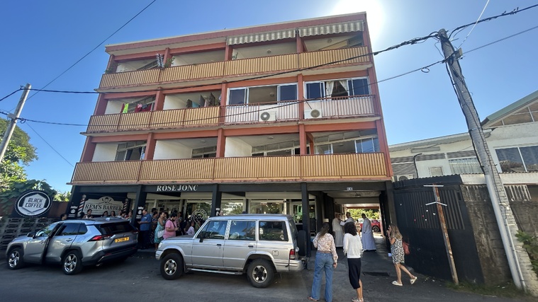 L’immeuble Rose Jonc porte le nom de son ancienne propriétaire, en hommage à son engagement social. L’immeuble Rose Jonc porte le nom de son ancienne propriétaire, en hommage à son engagement social.