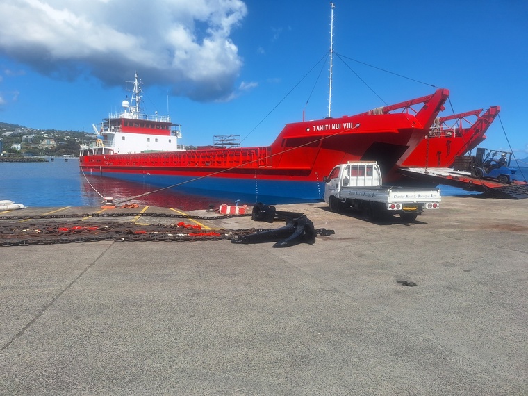Évacuation des déchets ménagers dangereux de Mangareva