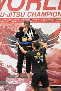 Mehiti Cheung Sen, quadruple championne du monde. Mehiti Cheung Sen, quadruple championne du monde.